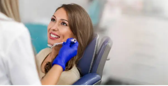 Cosmetic Dentist Adelaide’ In-Chair vs. Take-Home Whitening for Summer